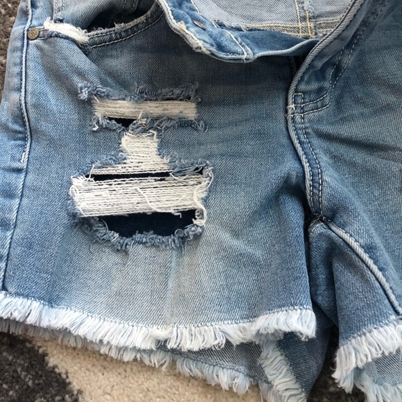 Altar’d State Mid Rise Short -Light Wash 25 - Picture 4 of 6